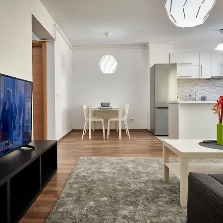 Top City Leoca Апартаменти *